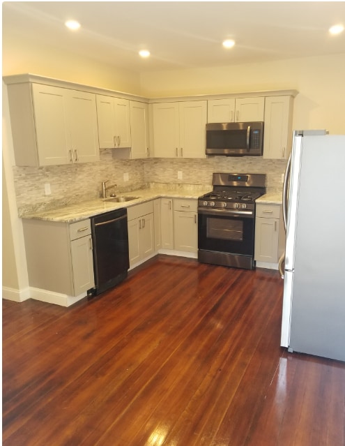 Spacious Apt - Newly Renovated - Private Parking!