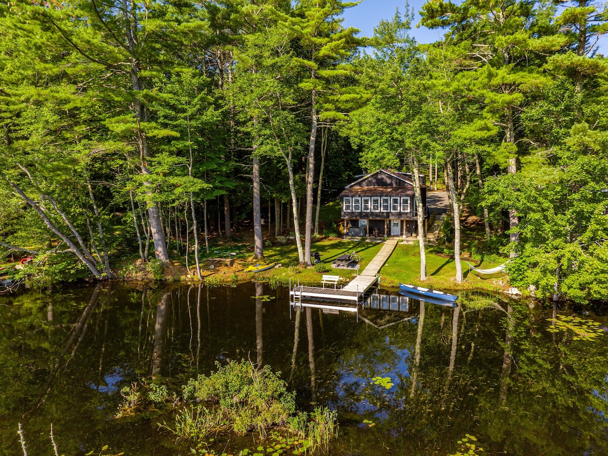 WATERfront Modern - Dock - Designer Cabin Hot tub