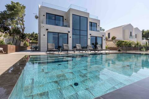 Villa Sapphire First Row to Sea