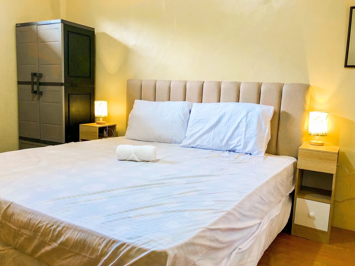 Aircon Room with King Bed in Siquijor