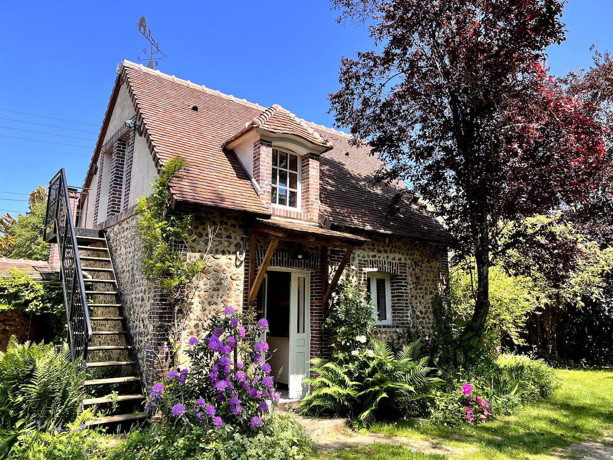 Maison atypique au bord de l'eau