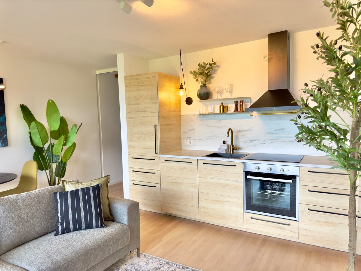 FLAIR: Superior Apartment | Küche | Balkon