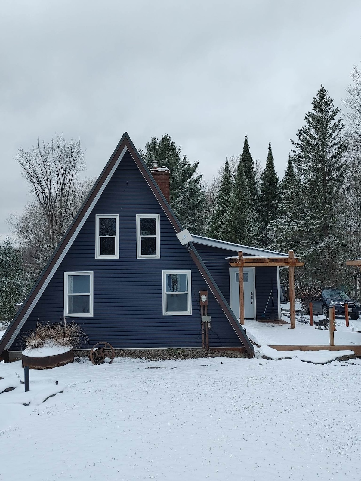 Modern & Charming Eh-Frame | 4-Season Chalet