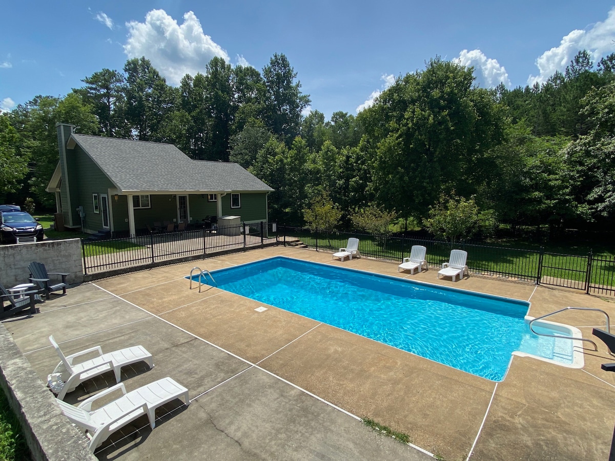 Chattanooga Country Home + Pool + Firepit +Dogs ok