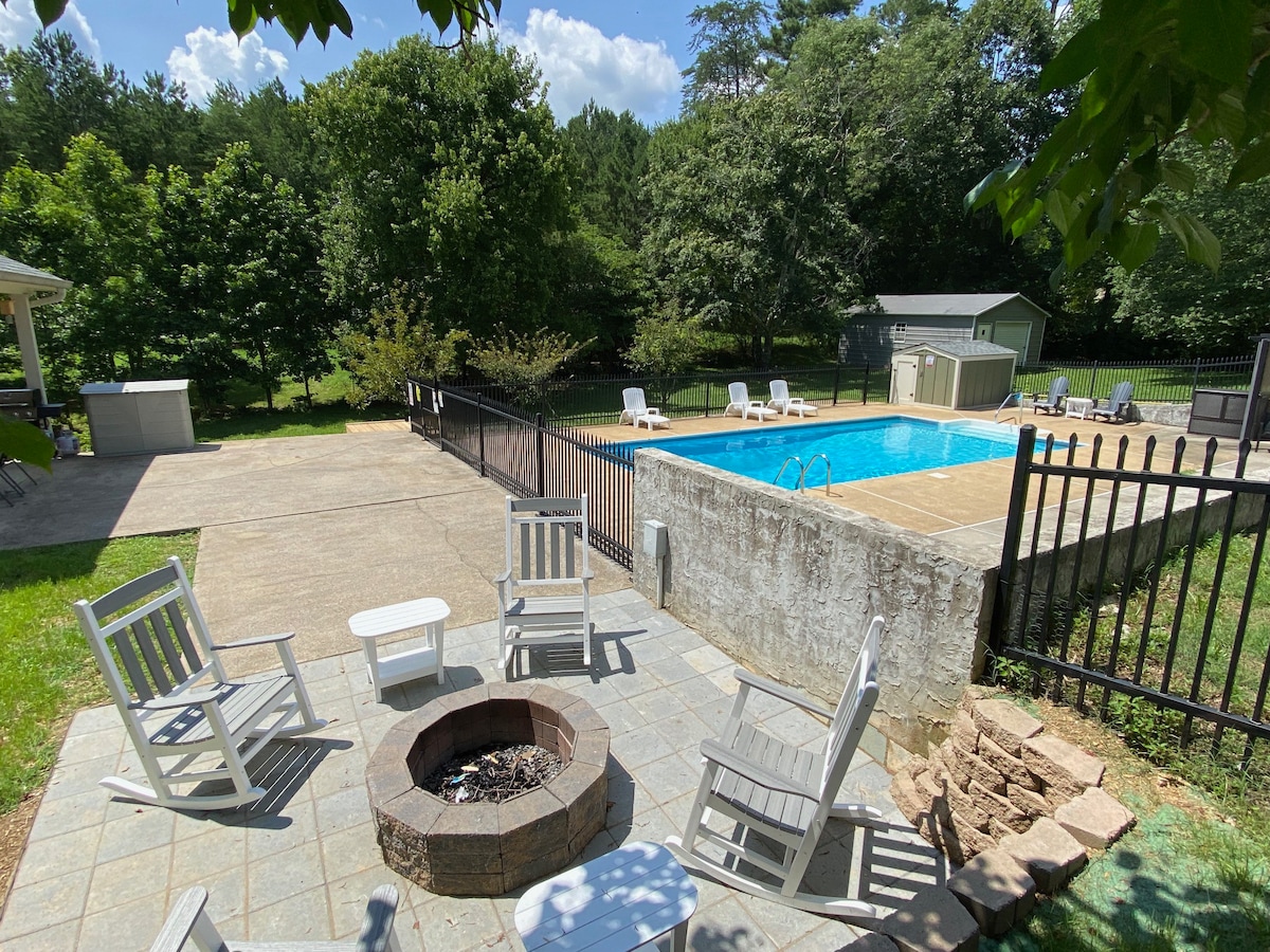 Chattanooga Country Home + Pool + Firepit +Dogs ok