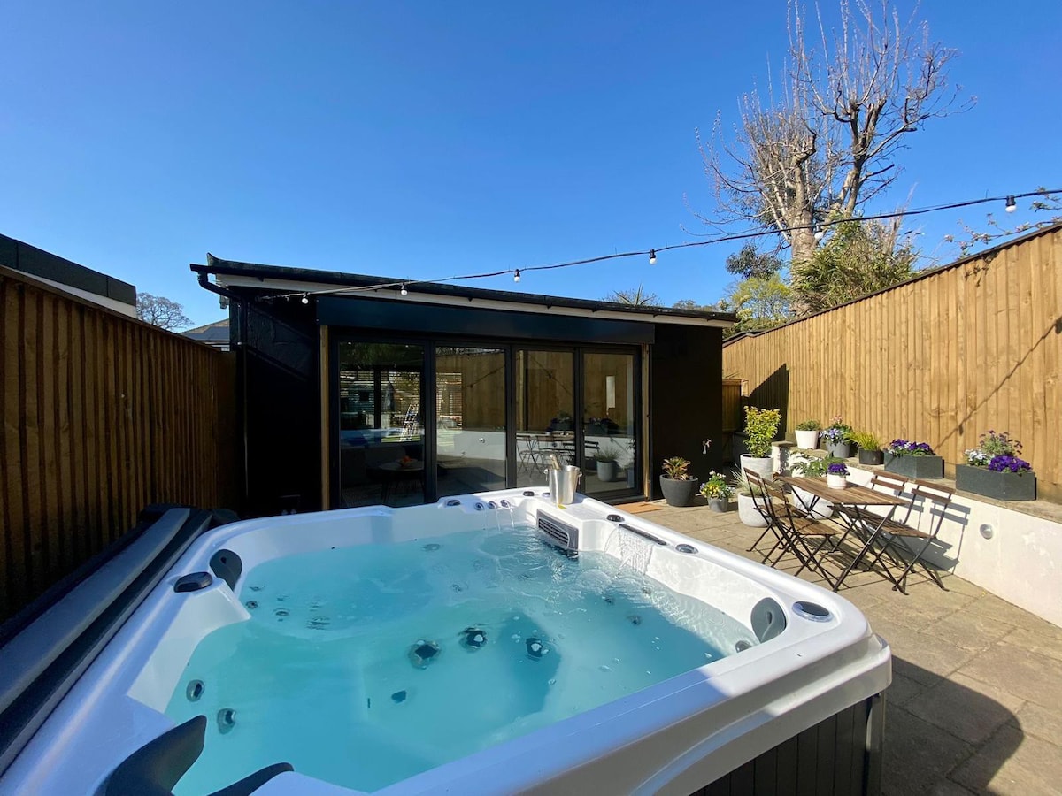 The Garden Retreat with Hot Tub