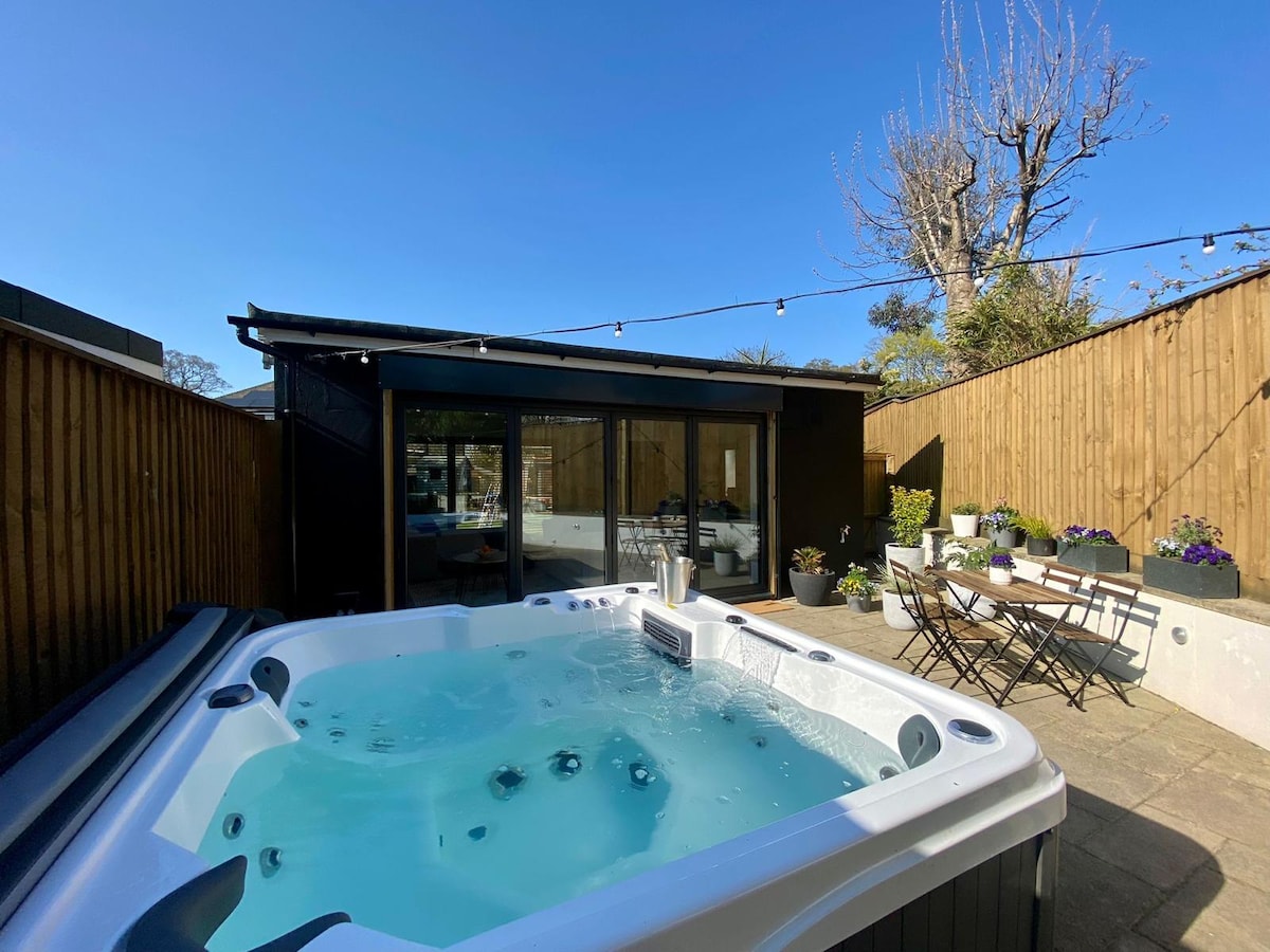 The Garden Retreat with Hot Tub