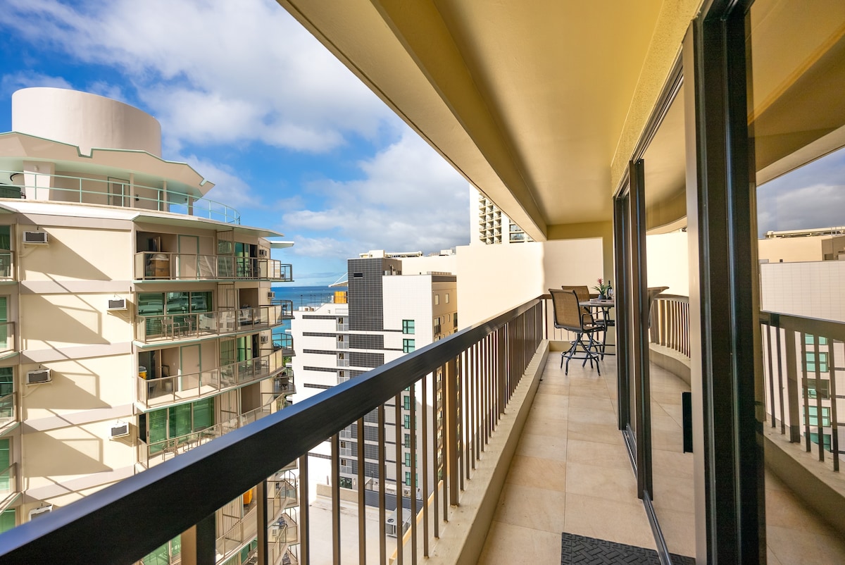 Steps to Waikiki Beach-Ocean View-Free Parking