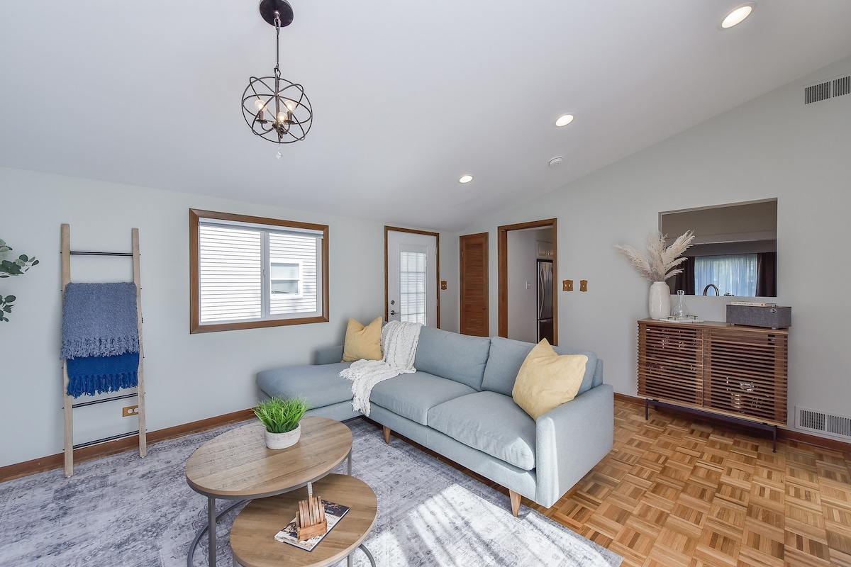 Charming Glen Ellyn Escape