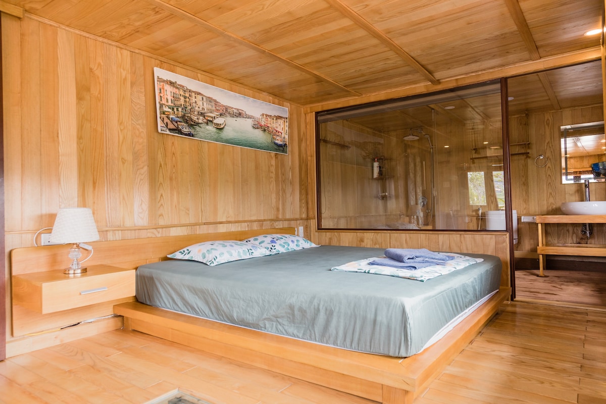 Cozy room in Floating House