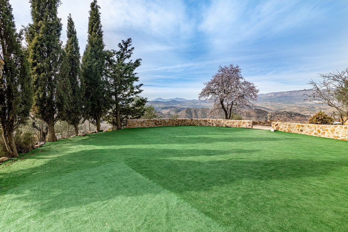 La Tahona (Cortijo en el corazón de las montañas)