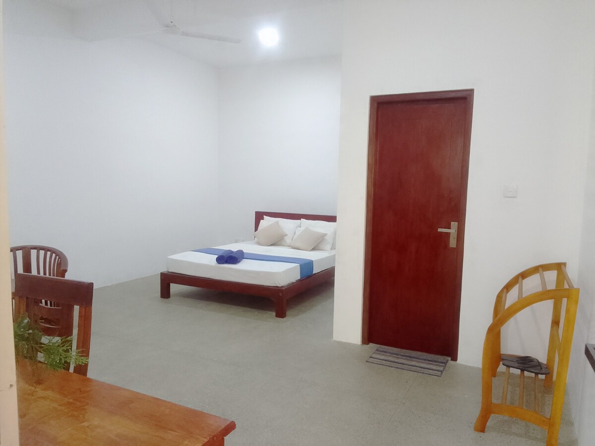 Deluxe Double Room in Hikkaduwa near Sea side