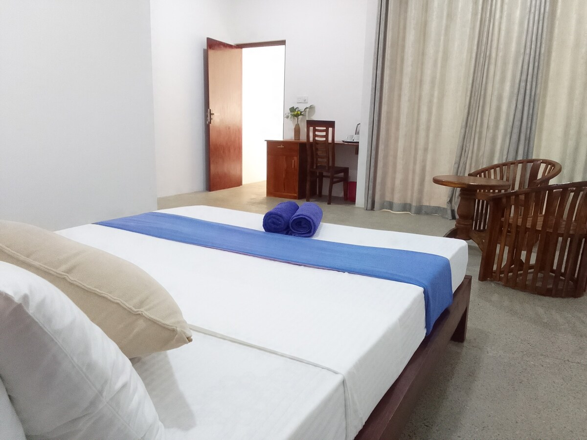 Deluxe Double Room in Hikkaduwa near Sea side