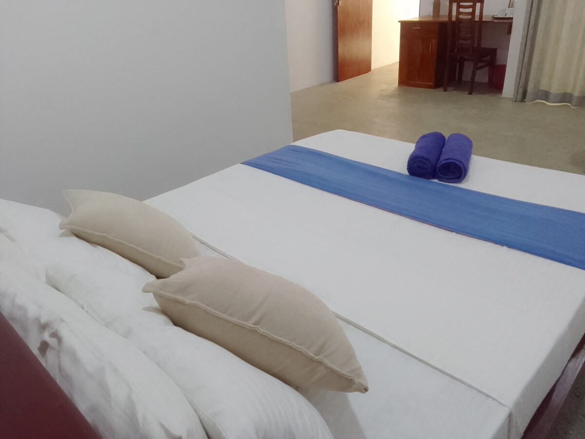 Deluxe Double Room in Hikkaduwa near Sea side