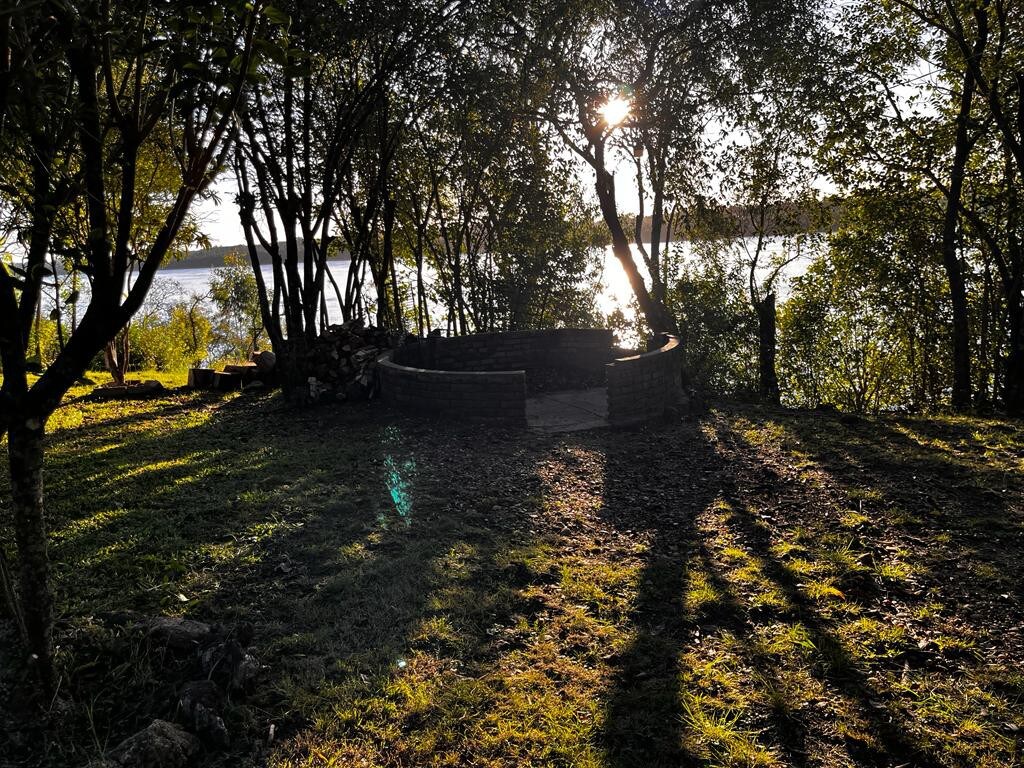 Cabaña para 7 personas a la costa del rio.