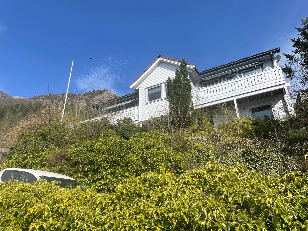 House with fantastic seaview, preikestolen