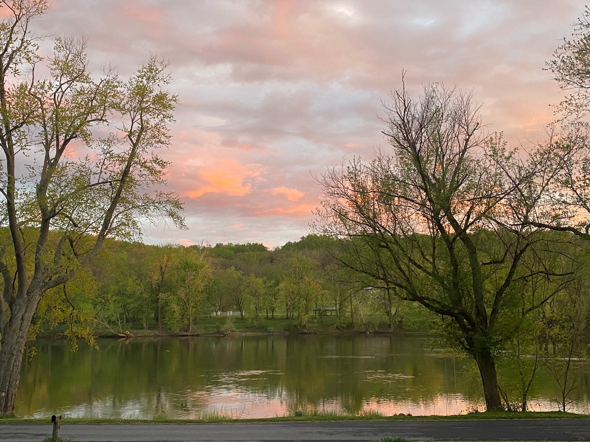 Shenandoah River Retreat: 1st floor apartment