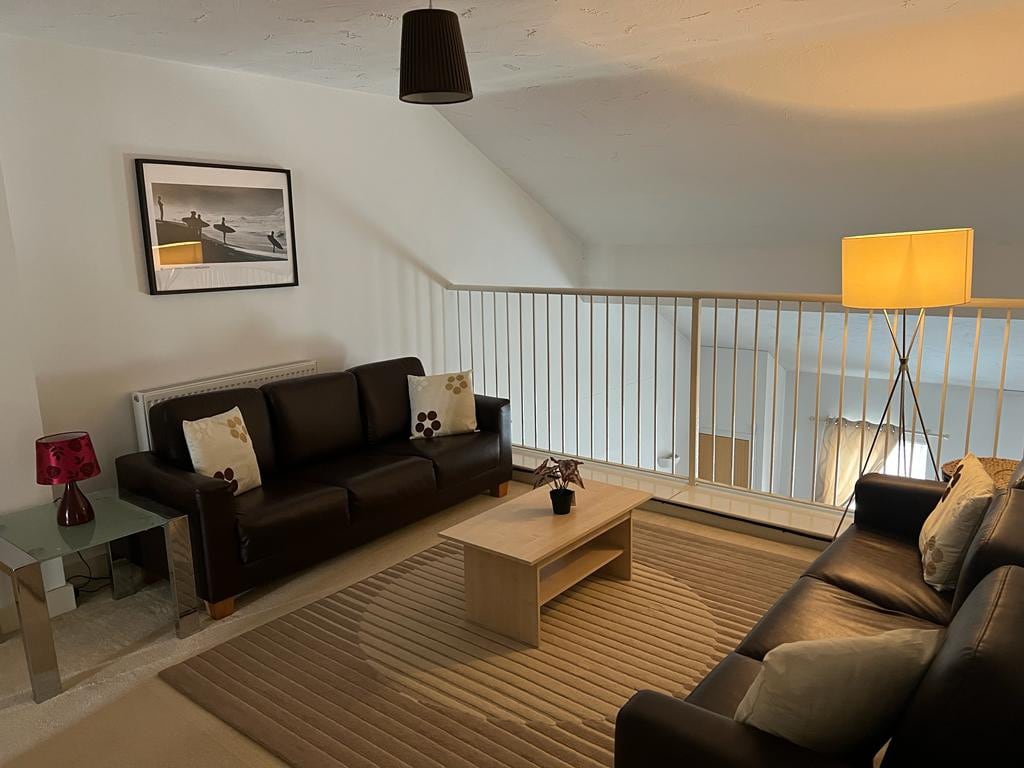 Modern En-suite room w/Wi-Fi +Private BR