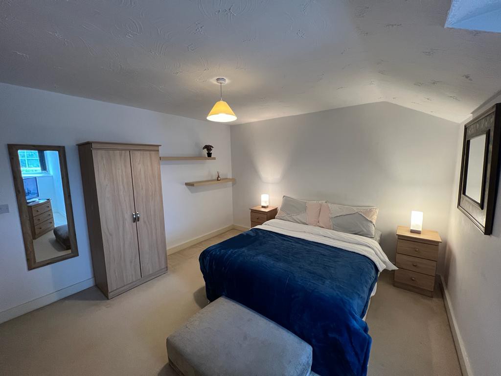 Modern En-suite room w/Wi-Fi +Private BR