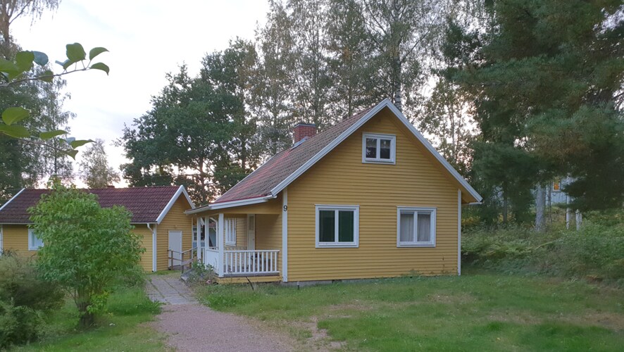 Gula Stugan, Skogsbo i centrala Leksand