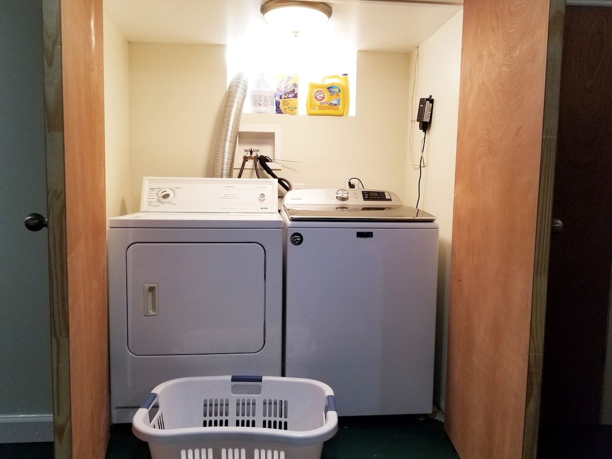 One-level suite: Kitchenette +Jacuzzi +Laundryroom