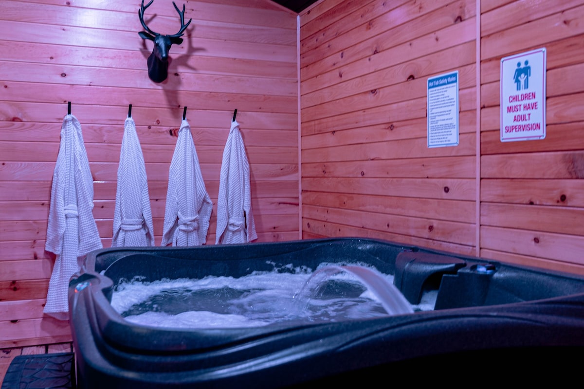 Newly renovated, w/hot tub and sauna in Poconos