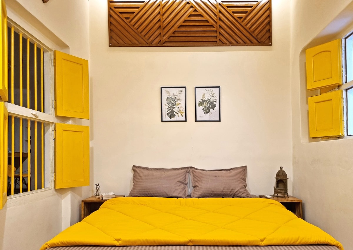 ITH • Charming Vintage Room close to Namo Ghat