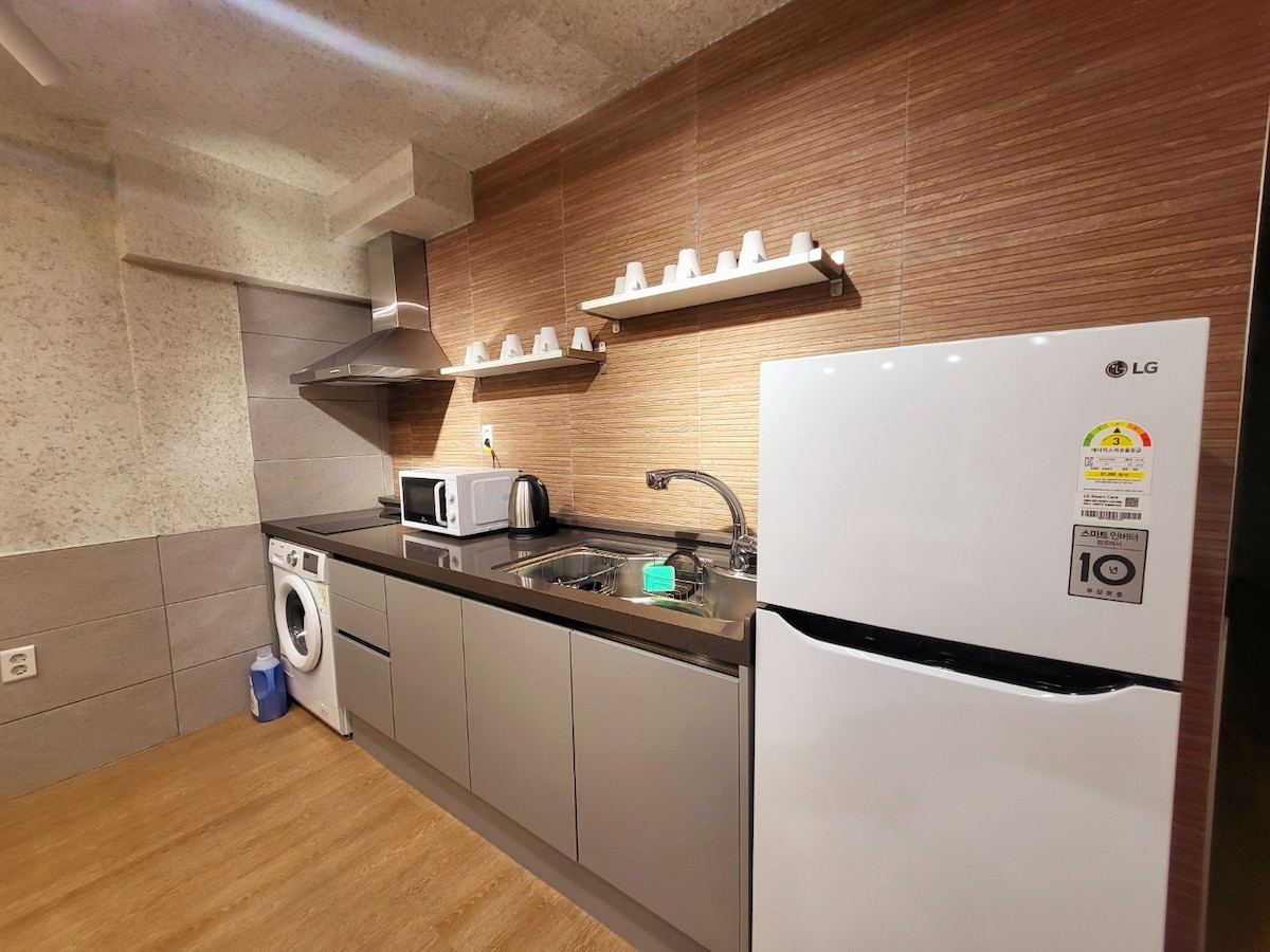 Hapjeong stn 4min 1floor 4Rooms & 3Bath free wifi