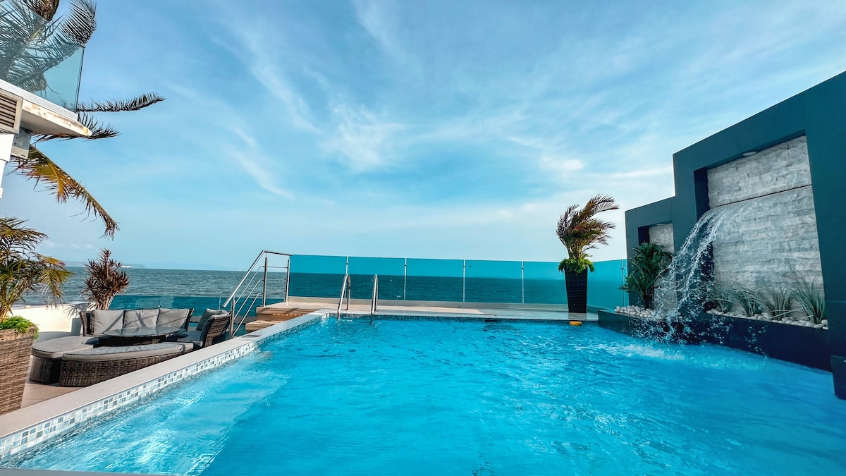 Casa Celajes ON THE BEACH w/Pool - Jacuzzi