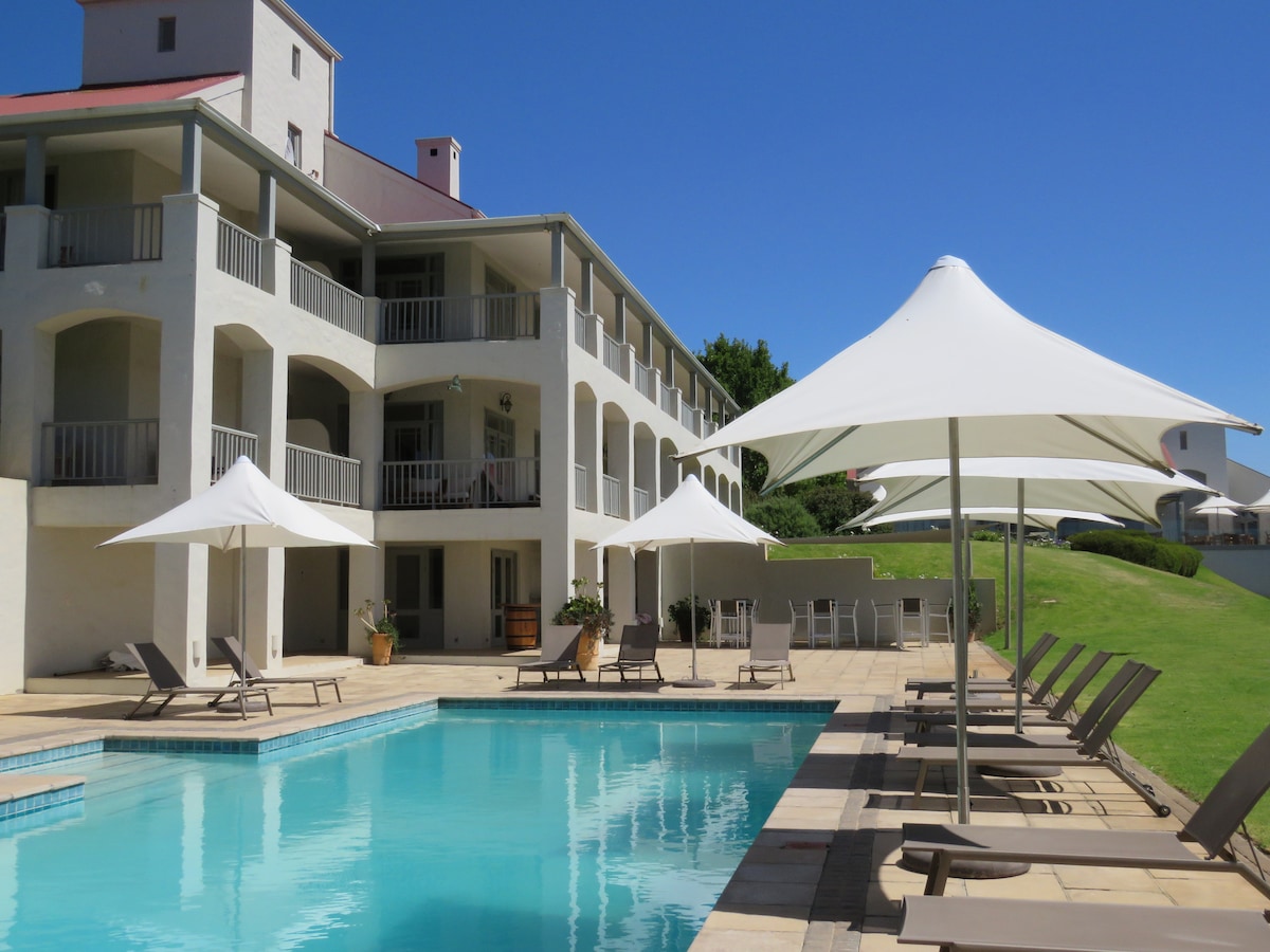 Beautiful Asara Courtyard Room