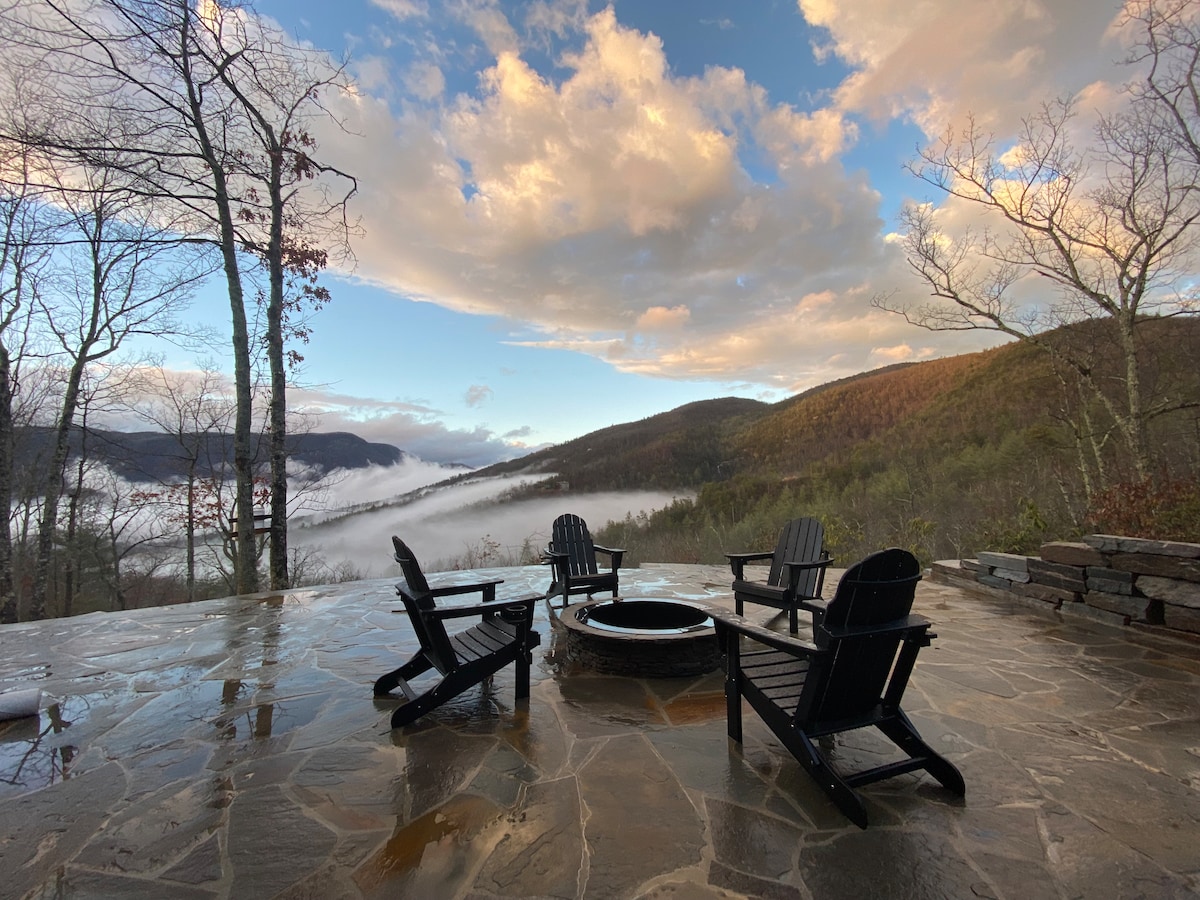 Seasonal Waterfall View, EV Charger, Dog Friendly!