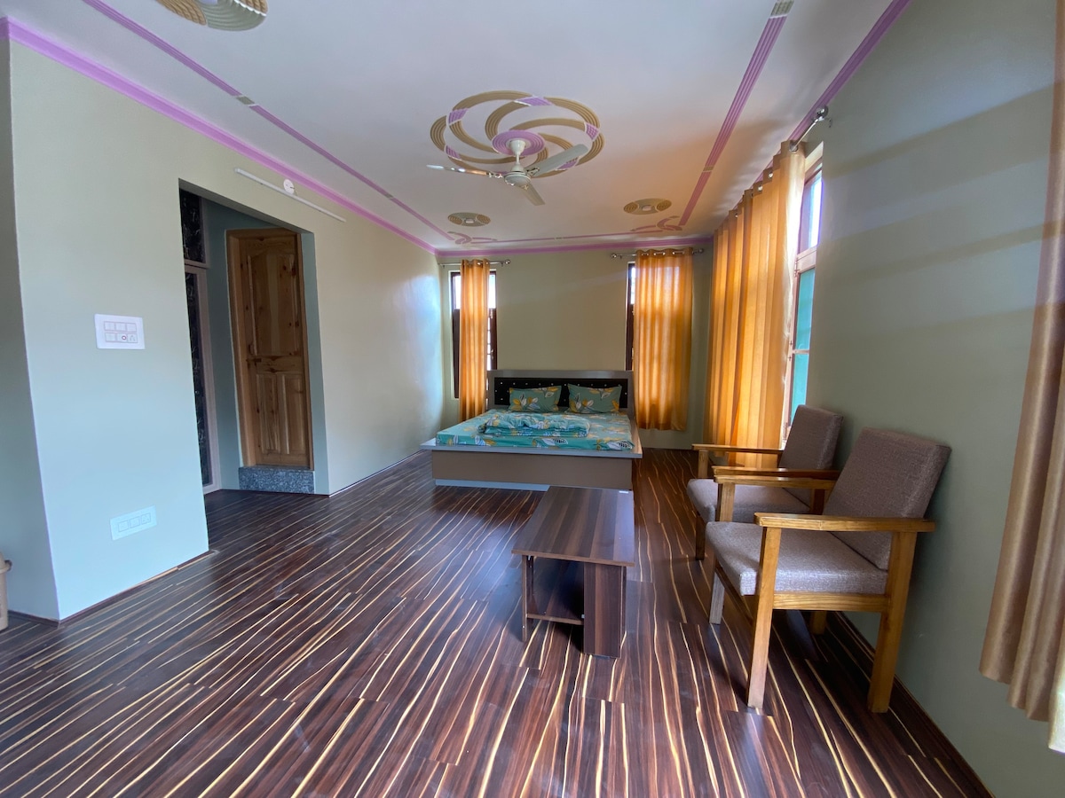 “Party friendly” 5 BHK Villa with Mountain View