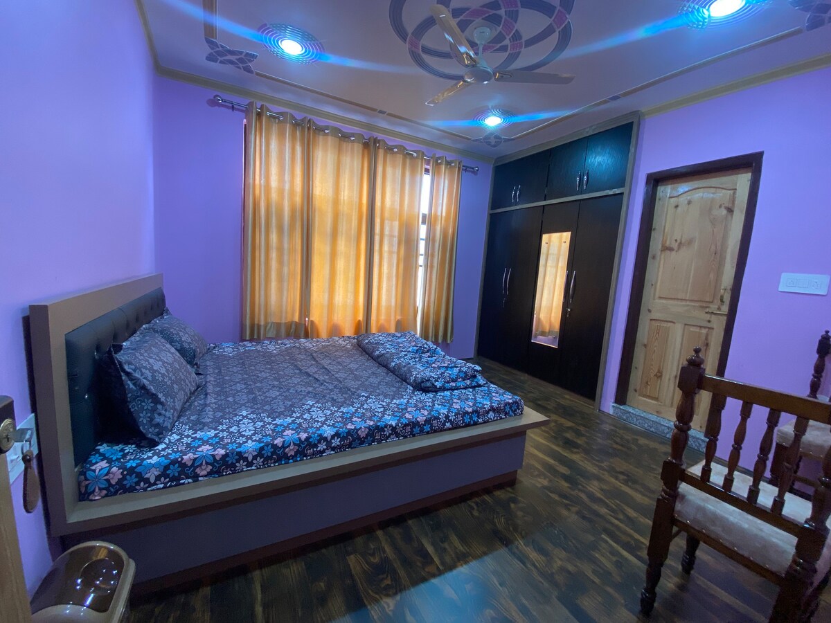 “Party friendly” 5 BHK Villa with Mountain View