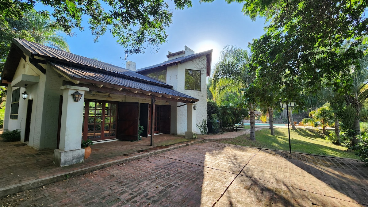 Chalet con piscina, 12 personas.