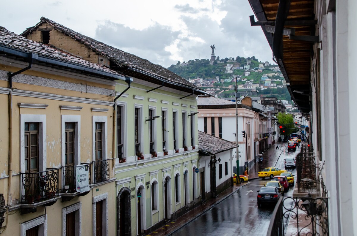 Colonial apartment in Quito