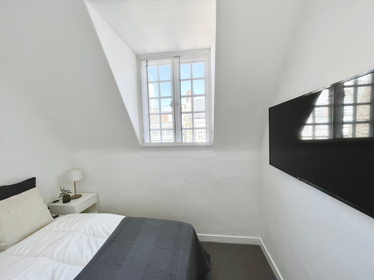 NEW Oxford Circus 2 Bedr/3 Beds Best Location