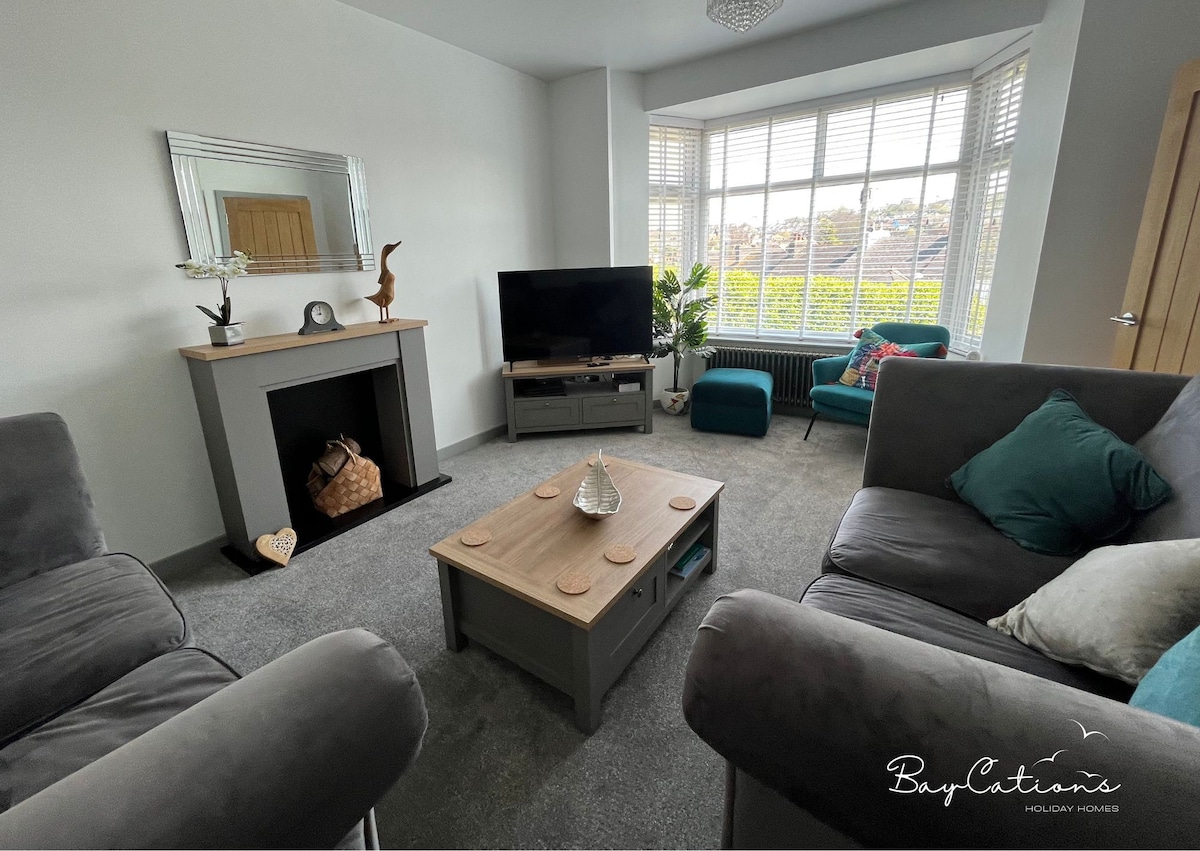 Stylish, spacious Brixham home, parking & garden