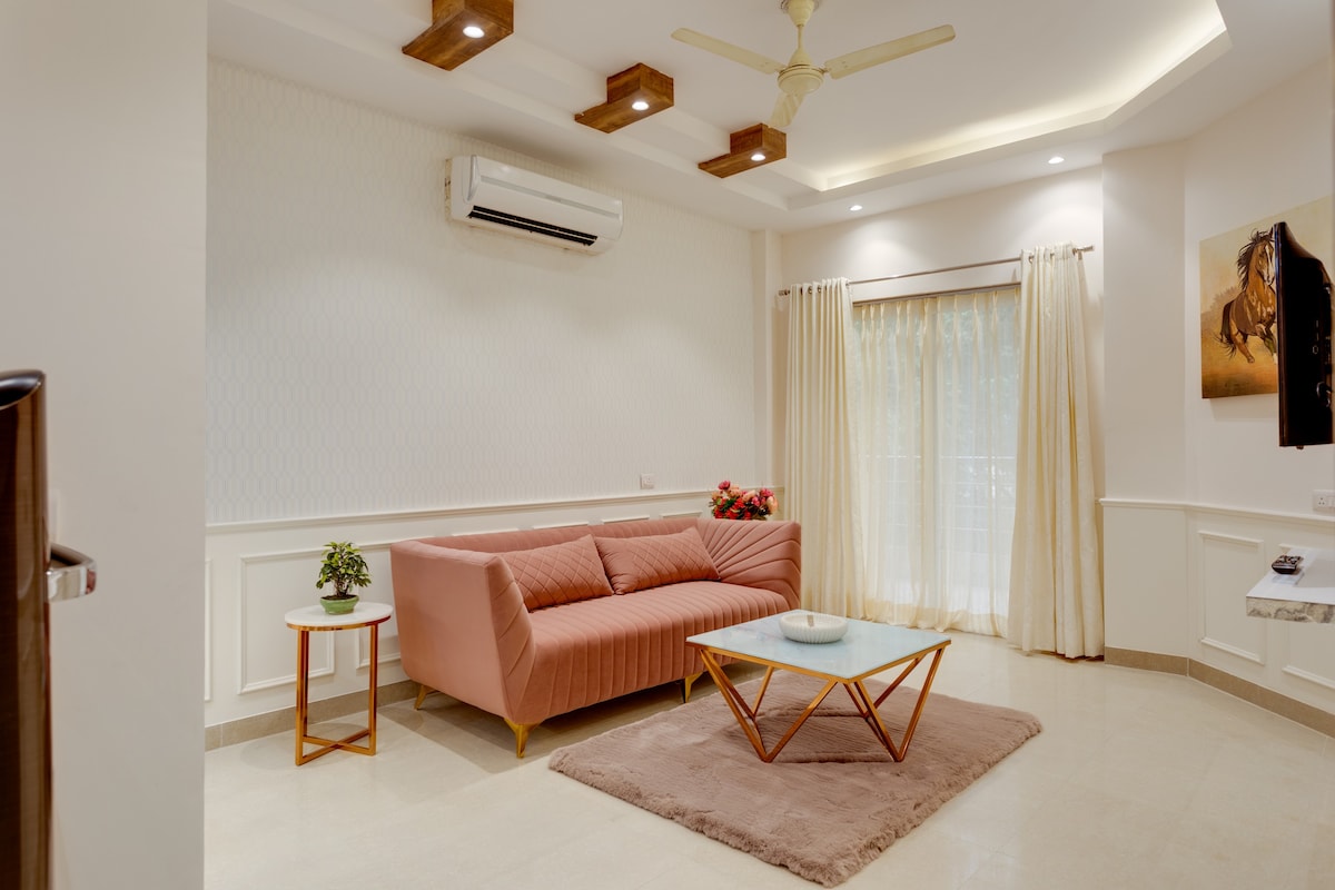 Luxurious Service Apartment with Balcony-Gurgaon