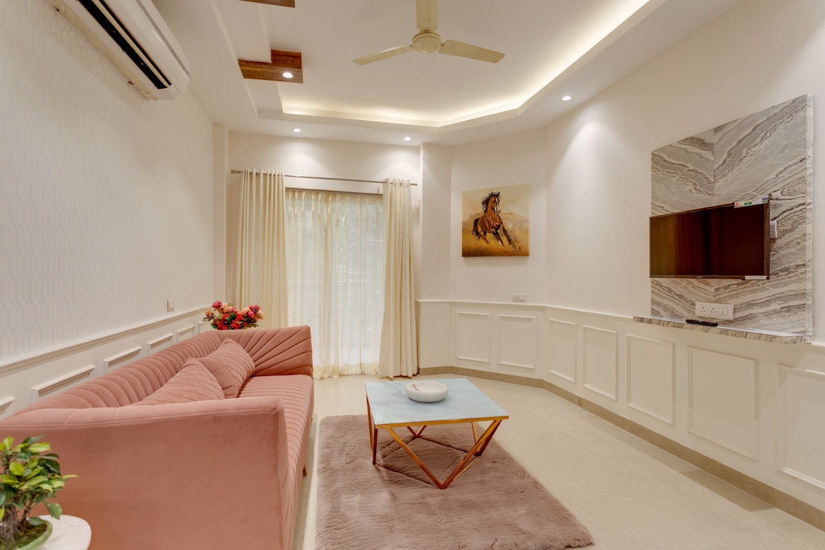 Luxurious Service Apartment with Balcony-Gurgaon