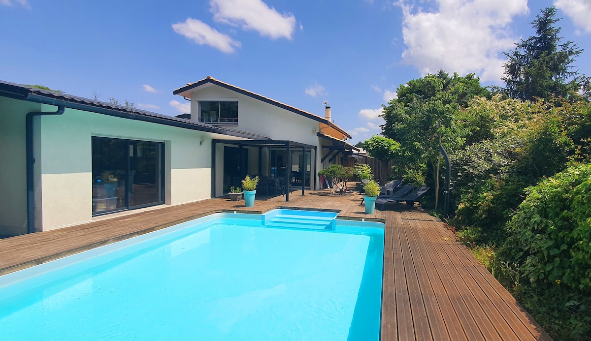 Maison au calme avec grande piscine