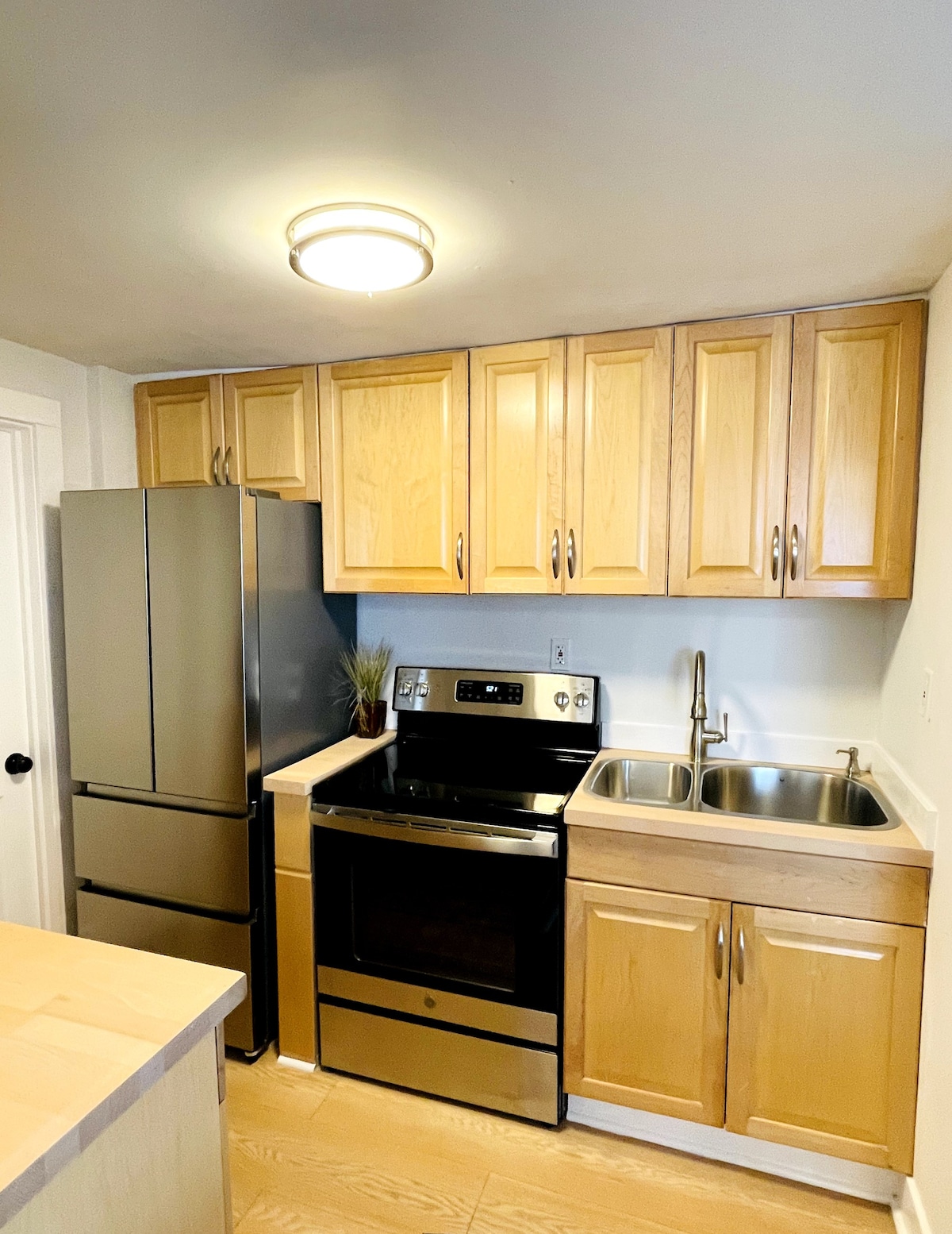 Modern Two Bedroom in Loch Raven