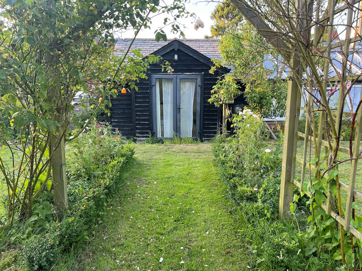 The Pump House, East Sussex, Airbnb with gardens.