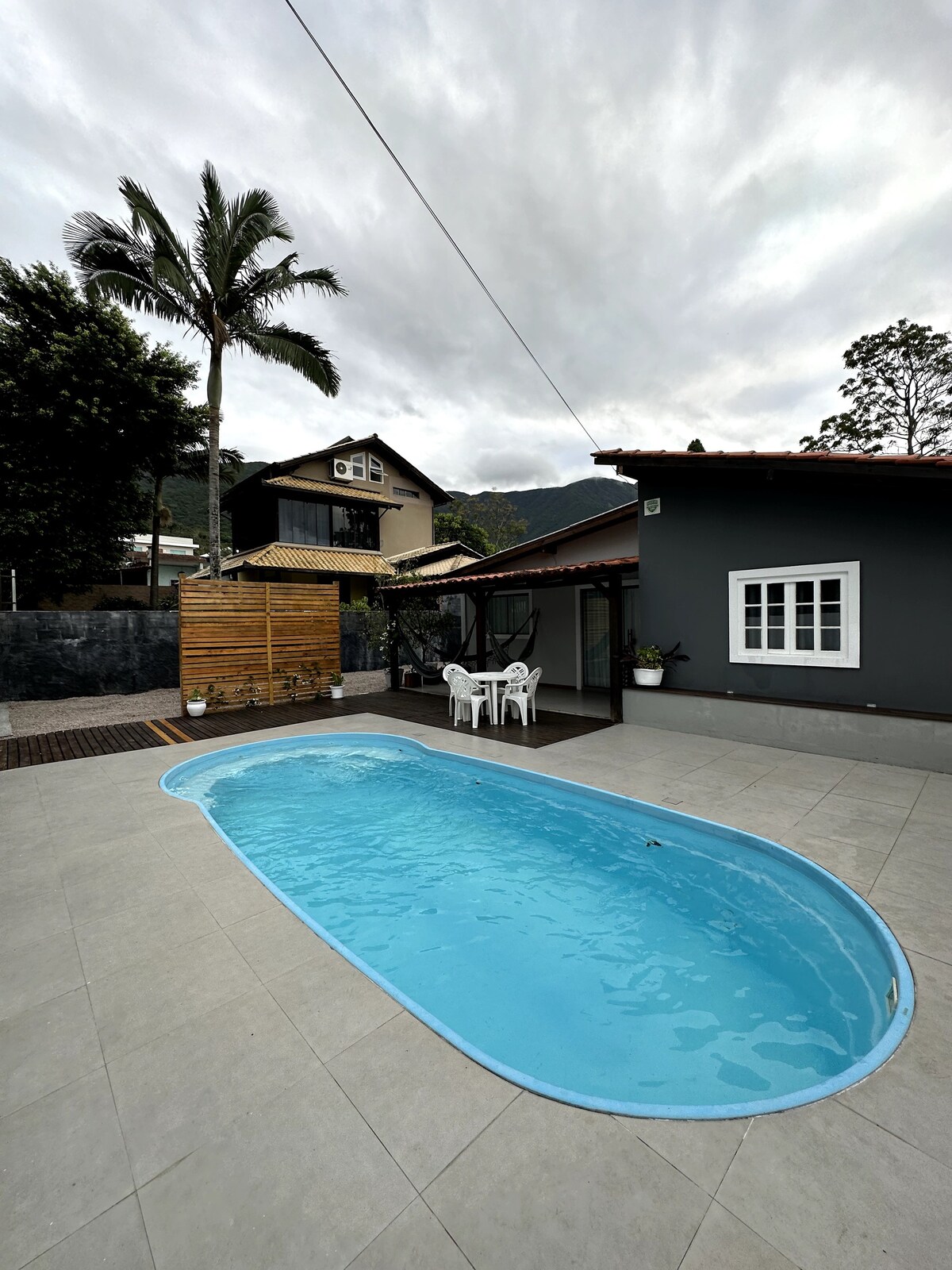 Casa de mãe 3 quartos, 3 camas de casal e piscina.