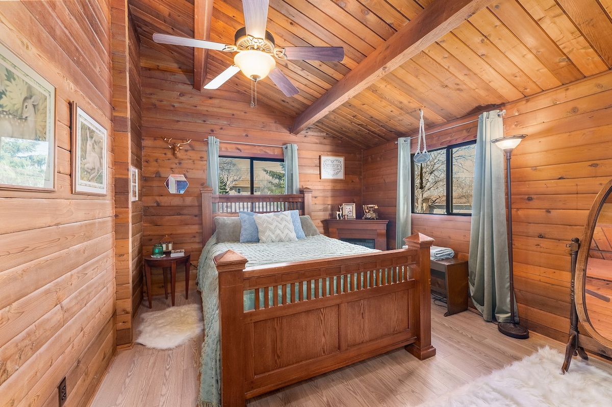 Copper Cabin Cedar Lodge -Unique retreat sleeps 5