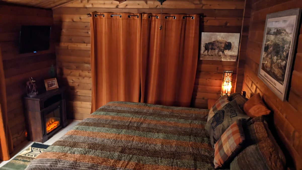 Copper Cabin Cedar Lodge -Unique retreat sleeps 5