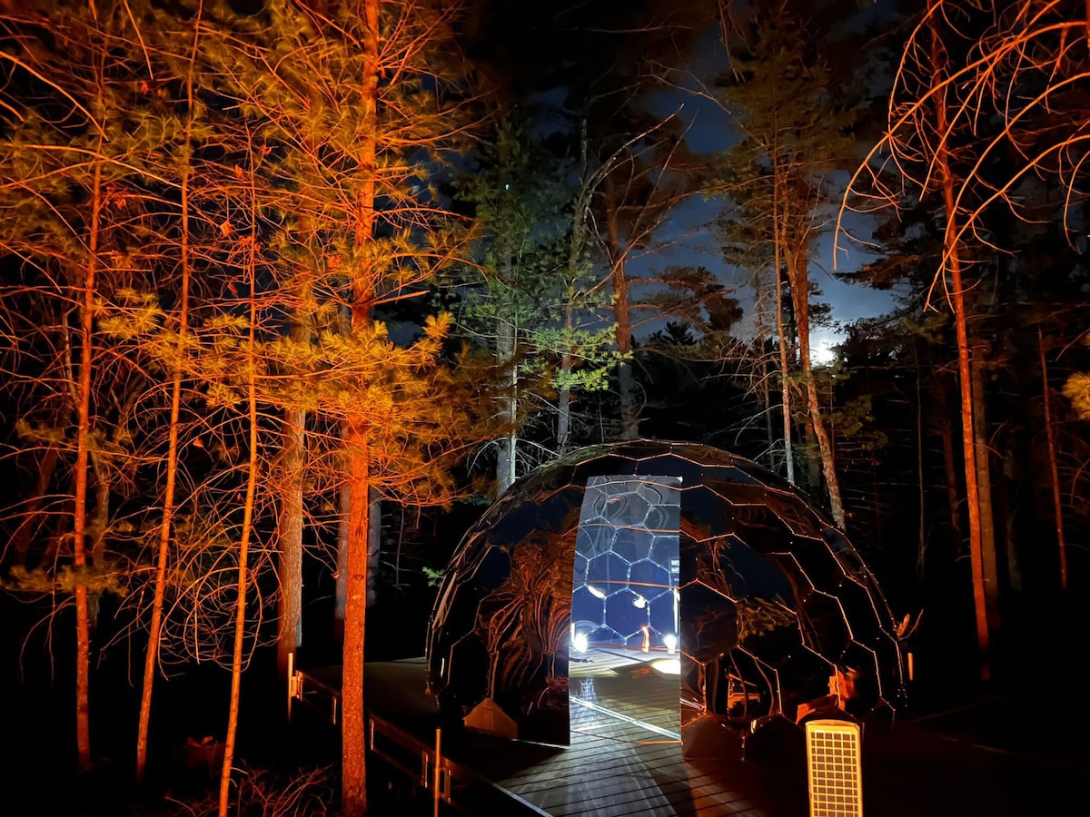 Whiskey's Landing - Wisconsin Dells Glamping Dome