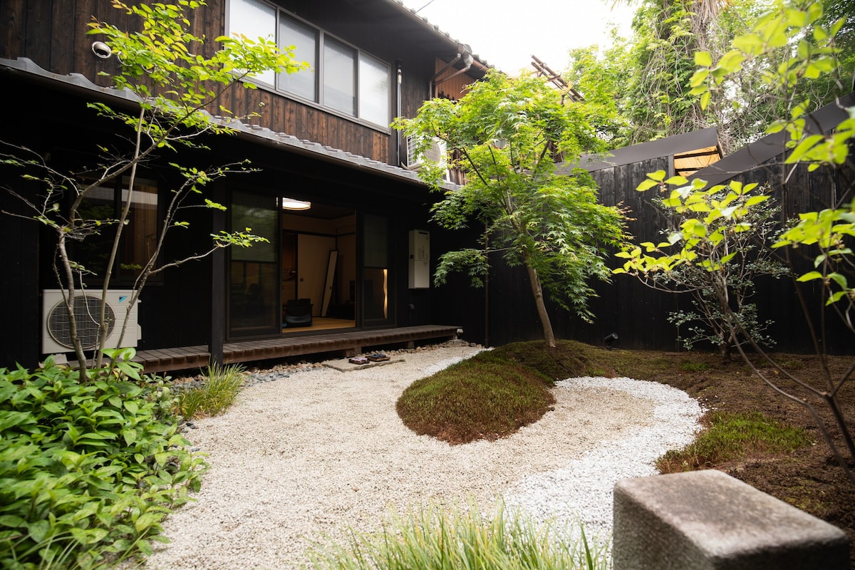 御屋桃　緑に癒される美しい庭園が堪能できる京町屋の宿、バス停まで3分