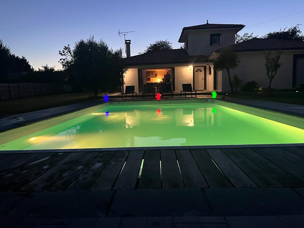 Villa avec dépendance et piscine
