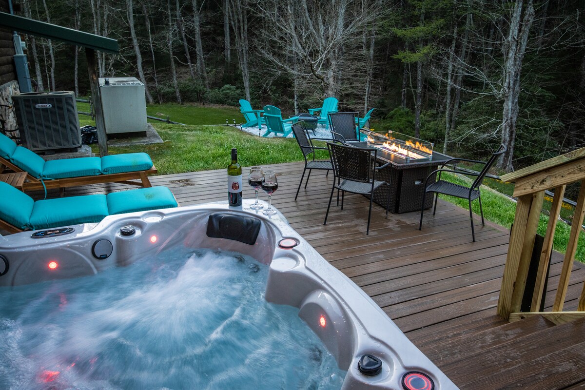 Ascension Cabin: hot tub, fire pit, babbling brook