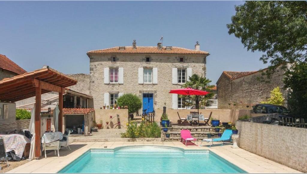 Beautiful Charente Home with swimming pool